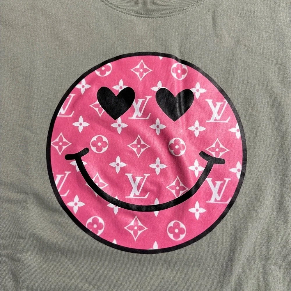 Hanes sage Green Sweatshirt with Pink design Smiley - Picture 3 of 7